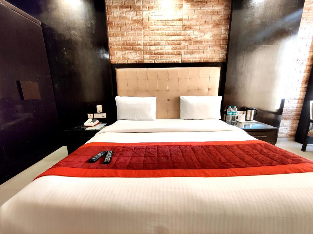 Stay At Hotel Pride, Delhi, Near Karol Bagh Metro Delhi (National Capital Territory of India) Dış mekan fotoğraf