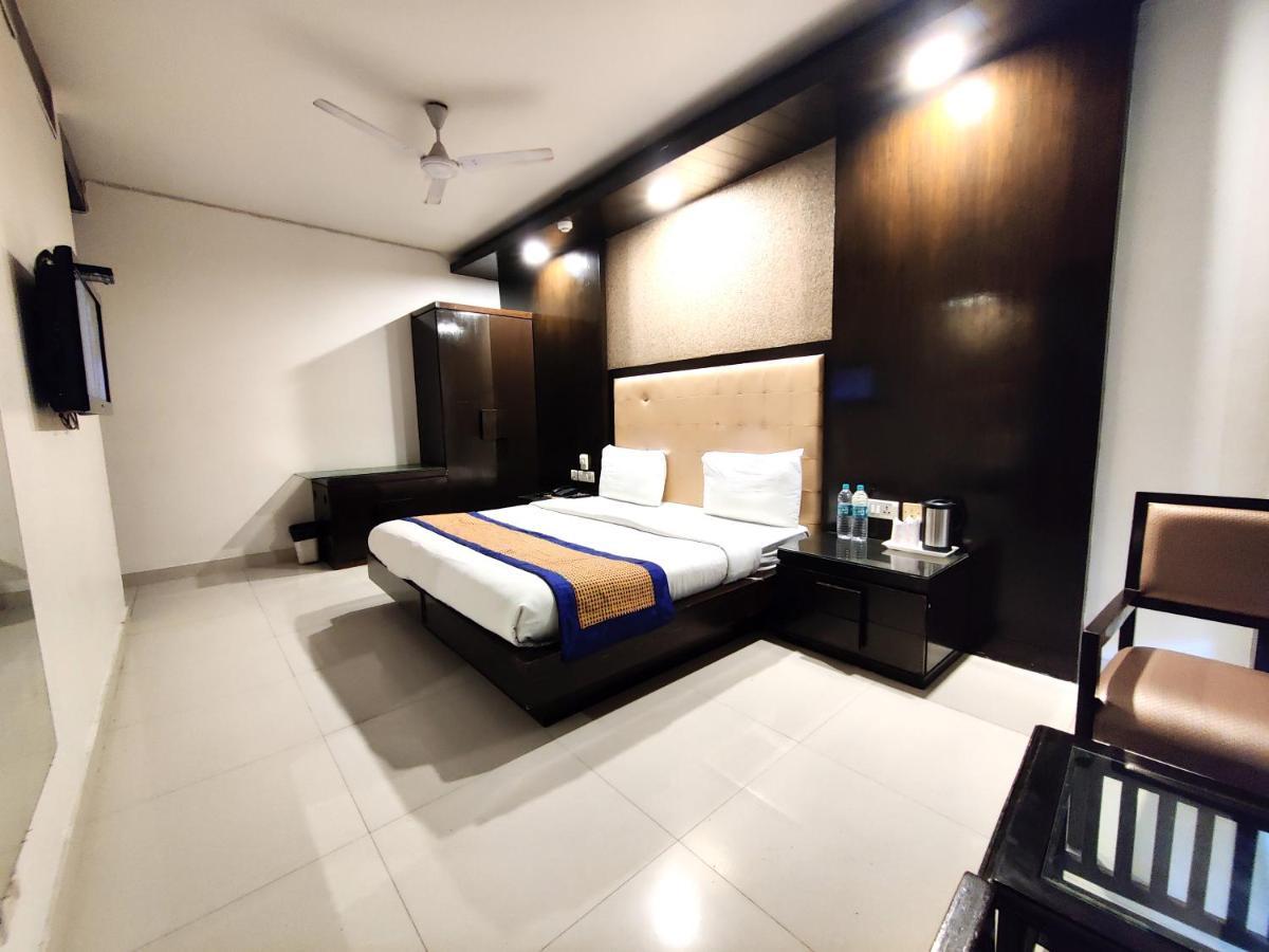 Stay At Hotel Pride, Delhi, Near Karol Bagh Metro Delhi (National Capital Territory of India) Dış mekan fotoğraf