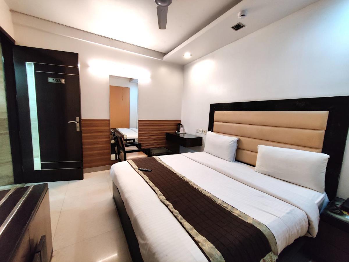 Stay At Hotel Pride, Delhi, Near Karol Bagh Metro Delhi (National Capital Territory of India) Dış mekan fotoğraf