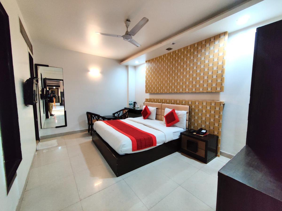 Stay At Hotel Pride, Delhi, Near Karol Bagh Metro Delhi (National Capital Territory of India) Dış mekan fotoğraf