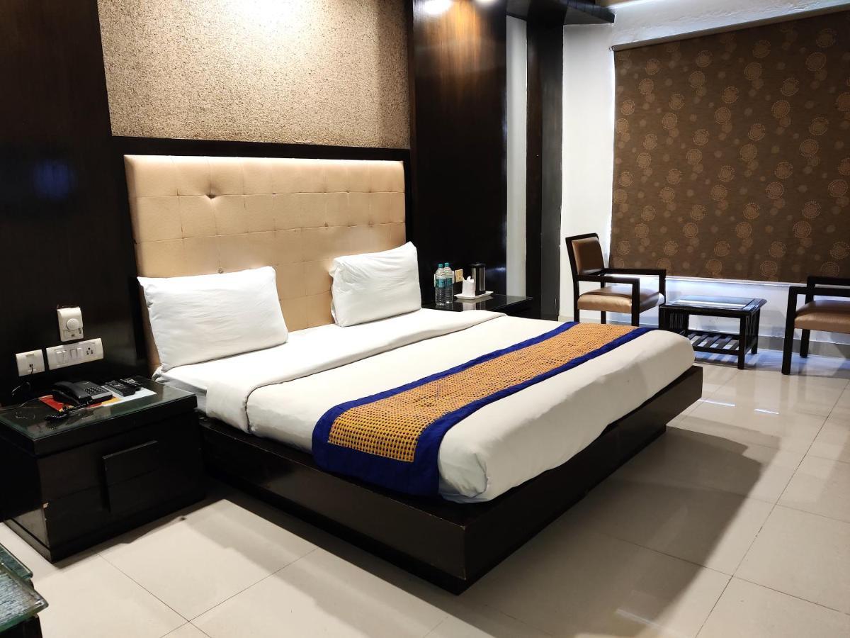 Stay At Hotel Pride, Delhi, Near Karol Bagh Metro Delhi (National Capital Territory of India) Dış mekan fotoğraf