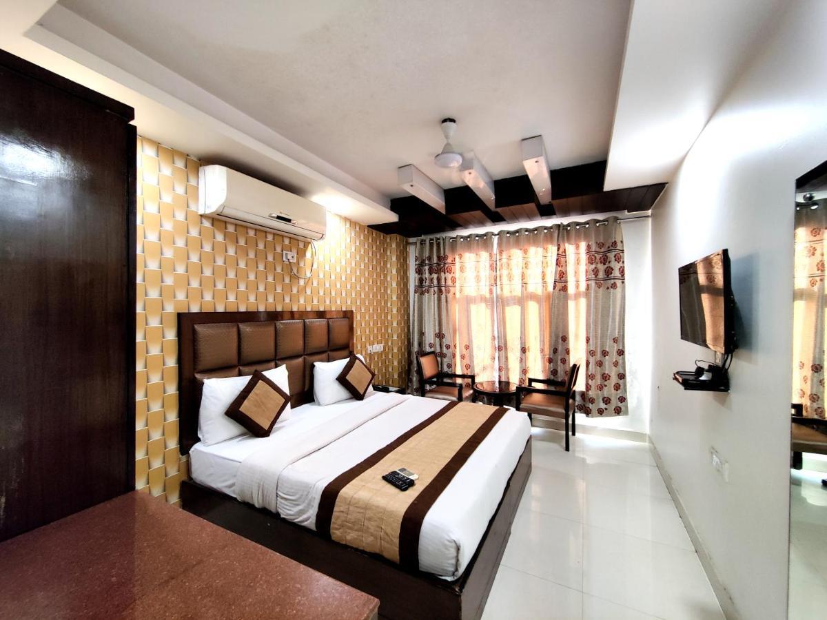 Stay At Hotel Pride, Delhi, Near Karol Bagh Metro Delhi (National Capital Territory of India) Dış mekan fotoğraf
