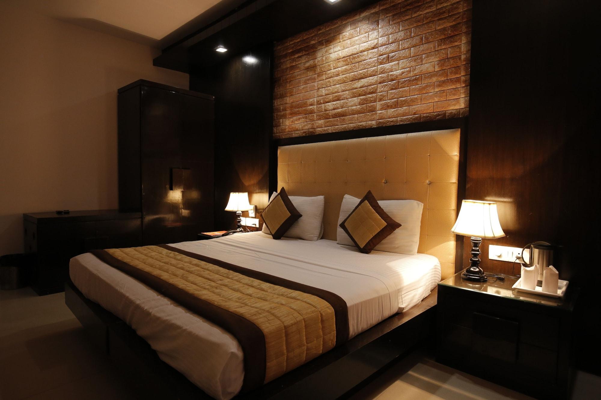 Stay At Hotel Pride, Delhi, Near Karol Bagh Metro Delhi (National Capital Territory of India) Dış mekan fotoğraf