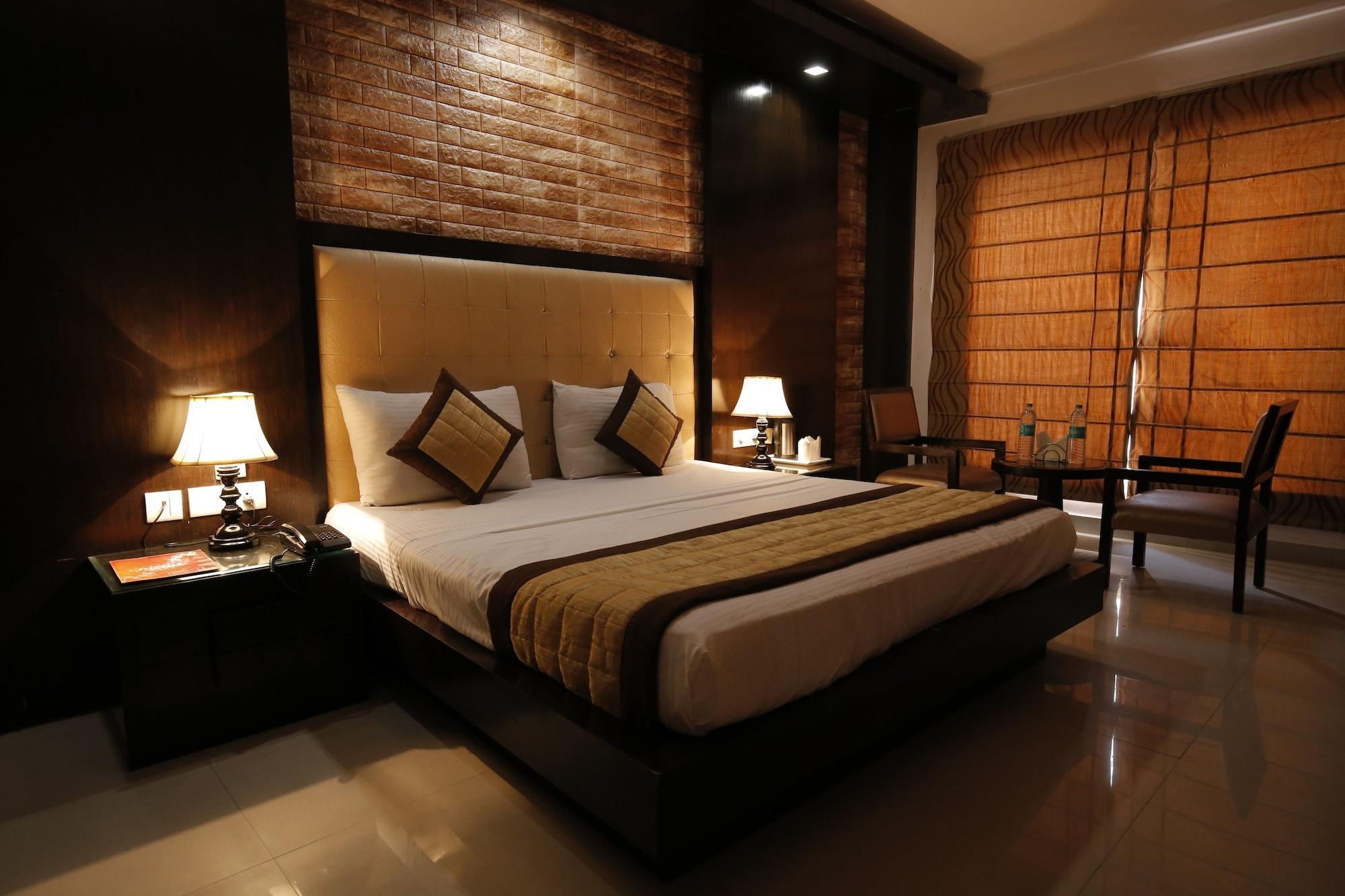 Stay At Hotel Pride, Delhi, Near Karol Bagh Metro Delhi (National Capital Territory of India) Dış mekan fotoğraf