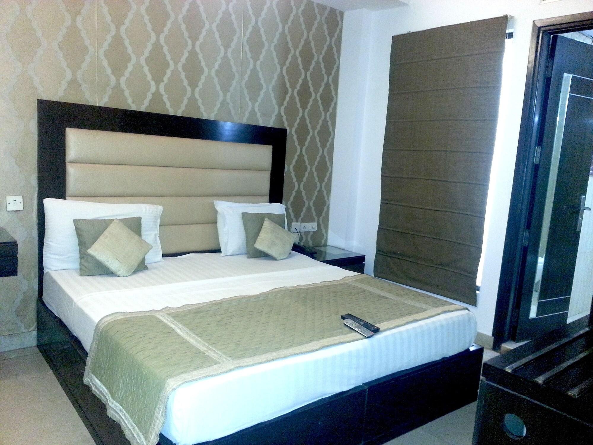 Stay At Hotel Pride, Delhi, Near Karol Bagh Metro Delhi (National Capital Territory of India) Dış mekan fotoğraf