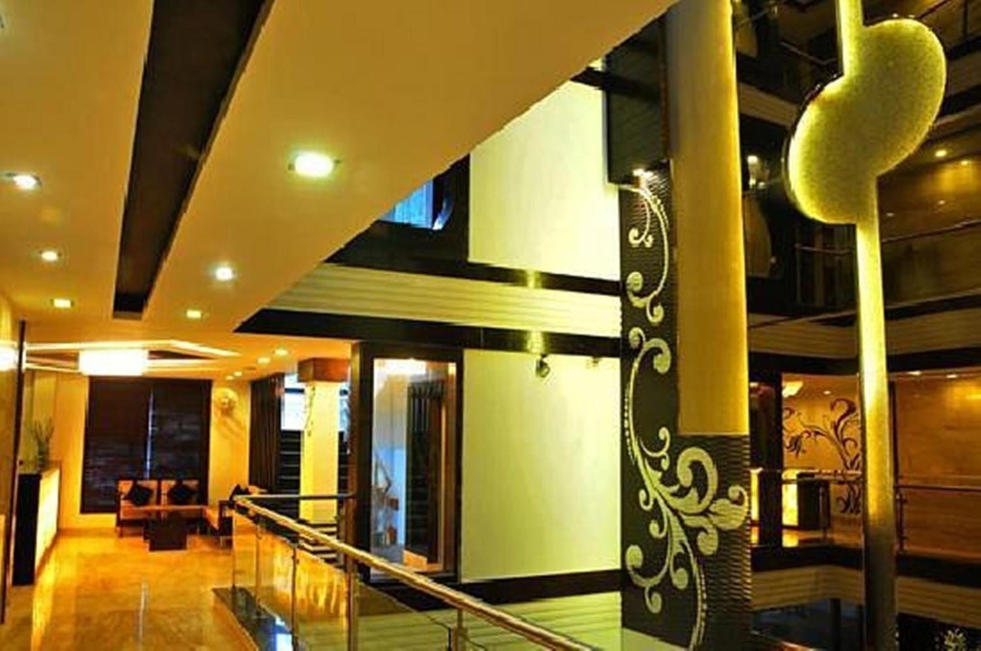 Stay At Hotel Pride, Delhi, Near Karol Bagh Metro Delhi (National Capital Territory of India) Dış mekan fotoğraf