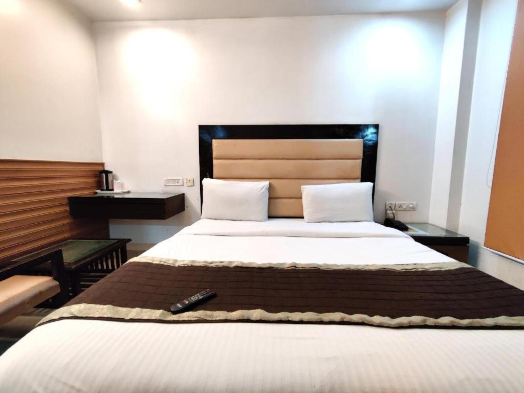 Stay At Hotel Pride, Delhi, Near Karol Bagh Metro Delhi (National Capital Territory of India) Dış mekan fotoğraf