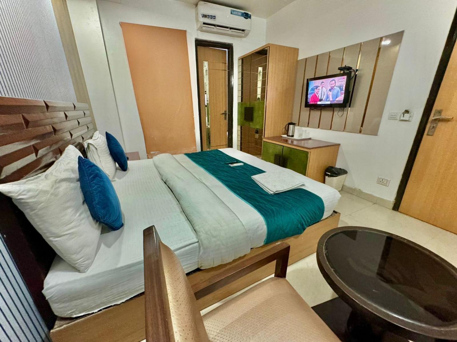 Stay At Hotel Pride, Delhi, Near Karol Bagh Metro Delhi (National Capital Territory of India) Dış mekan fotoğraf