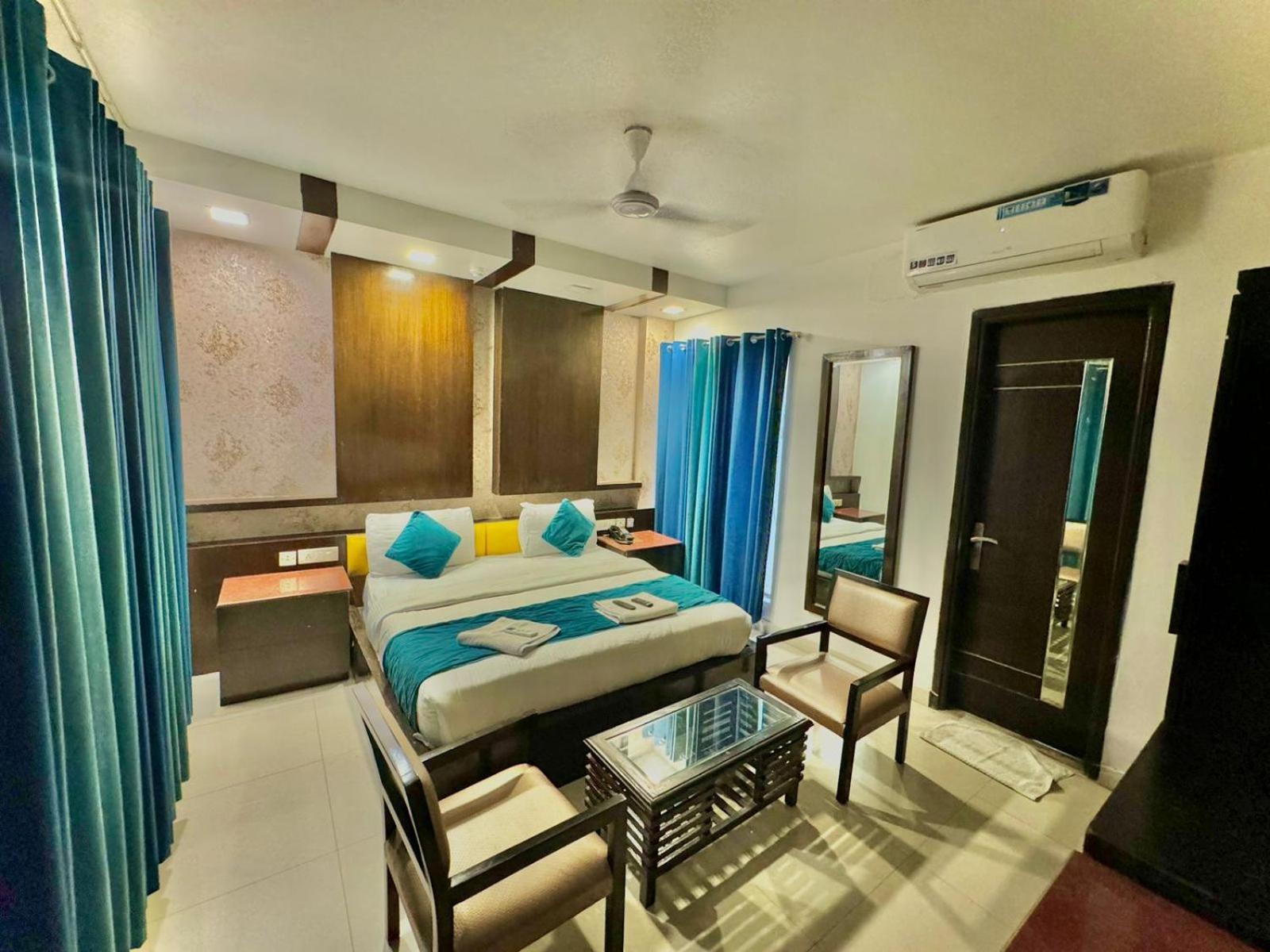 Stay At Hotel Pride, Delhi, Near Karol Bagh Metro Delhi (National Capital Territory of India) Dış mekan fotoğraf