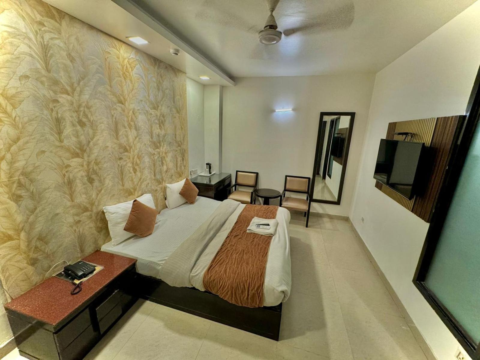 Stay At Hotel Pride, Delhi, Near Karol Bagh Metro Delhi (National Capital Territory of India) Dış mekan fotoğraf