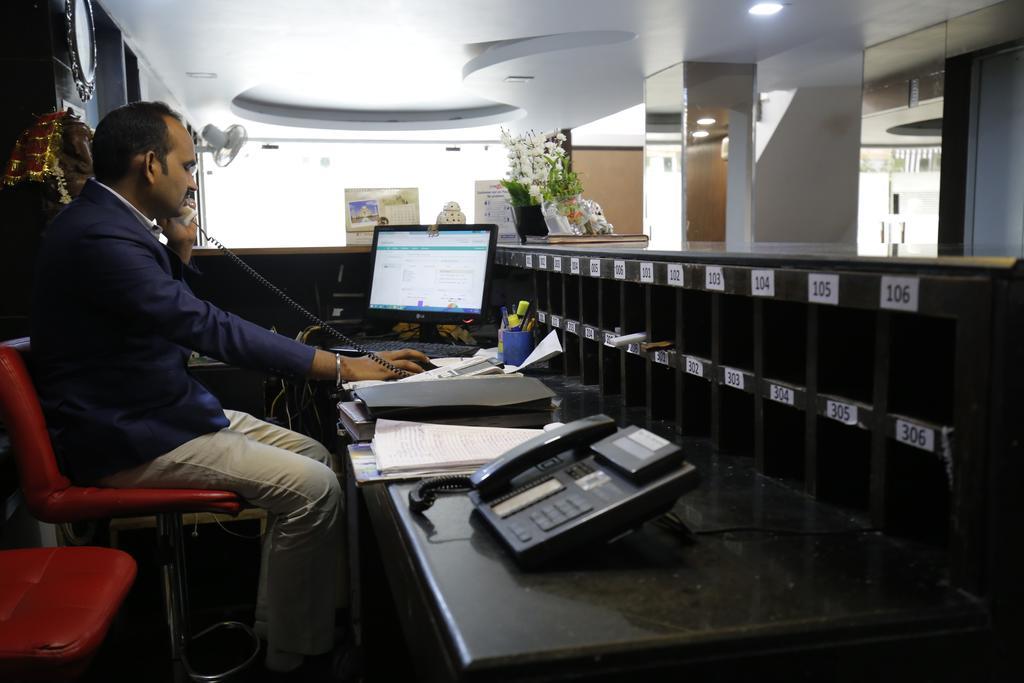 Stay At Hotel Pride, Delhi, Near Karol Bagh Metro Delhi (National Capital Territory of India) Dış mekan fotoğraf