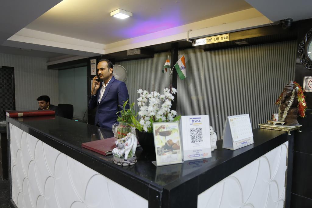 Stay At Hotel Pride, Delhi, Near Karol Bagh Metro Delhi (National Capital Territory of India) Dış mekan fotoğraf